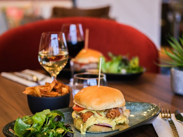 Braise Chicken burger